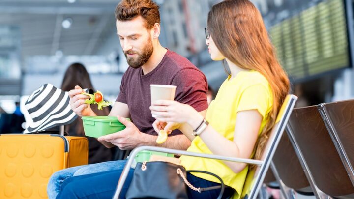 Các món không nên ăn trước khi đi máy bay