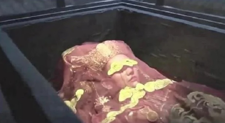 Mở mộ cổ, chuyên gia thất kinh khi thấy thi hài da vẫn đàn hồi như người sống