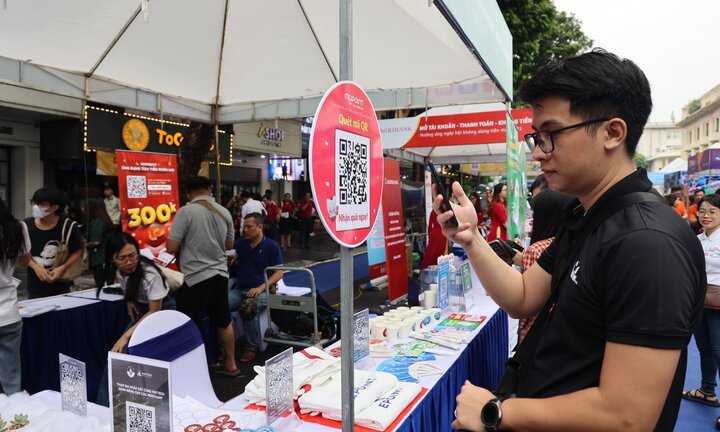 Hà Nội lập các tuyến phố không dùng tiền mặt