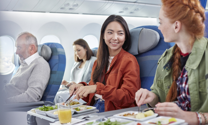 Có được mang đồ ăn lên máy bay? 