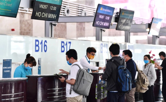 Giá vé máy bay cao ngất: Du lịch, hàng không nguy cơ thua trắng trên sân nhà