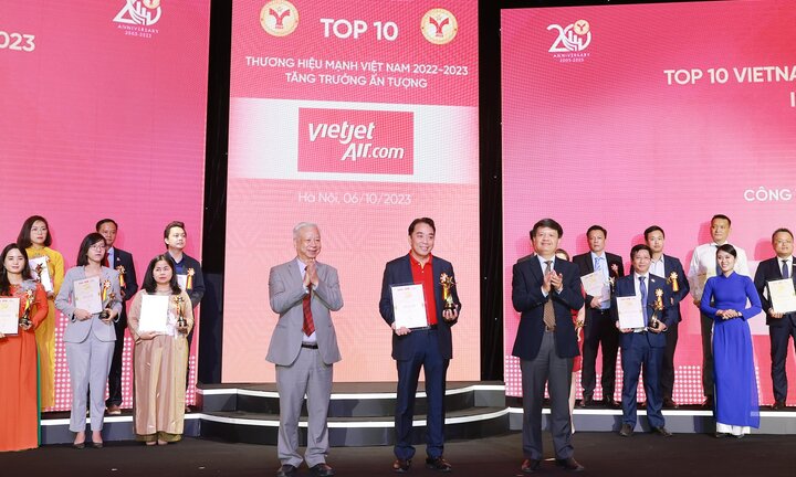 Vietjet được vinh danh 'Thương hiệu mạnh - Tăng trưởng ấn tượng' 2023