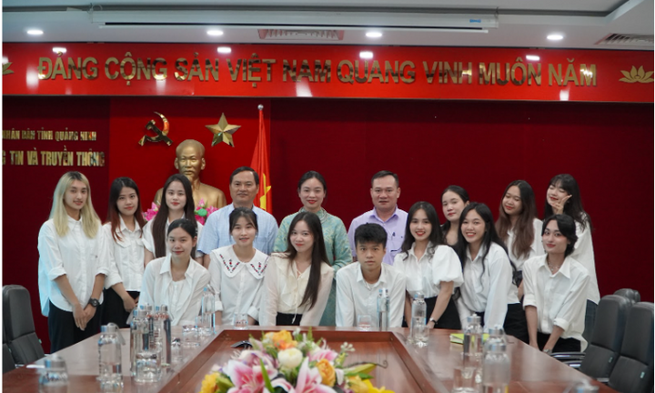 Sinh viên Học viện Báo chí và Tuyên truyền trải nghiệm thực tế tại Quảng Ninh