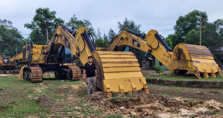 Những cỗ máy hoen rỉ trong đại công trường múc quặng ở mỏ sắt Thạch Khê