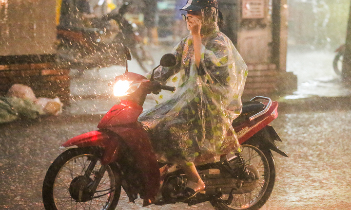 Dự báo thời tiết ngày 12/10: Đồng bằng Bắc Bộ, Trung Bộ hứng mưa to đến rất to