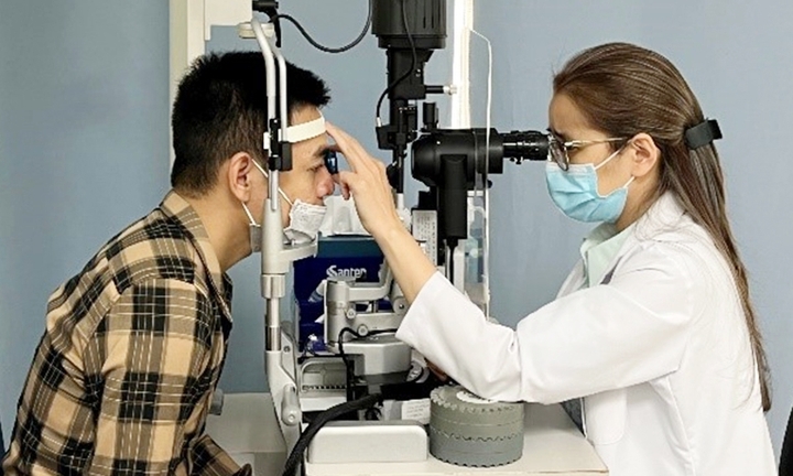 Đau mắt đỏ hoành hành, nhiều người biến chứng nặng do tự điều trị