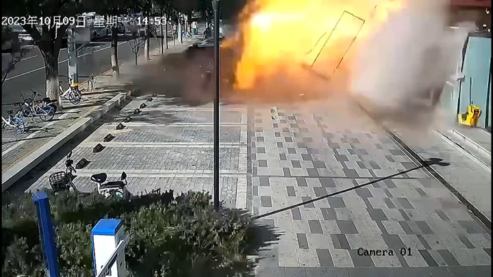 Thử đường ống dẫn khí, nhà hàng nổ tung rung chuyển cả khu phố 