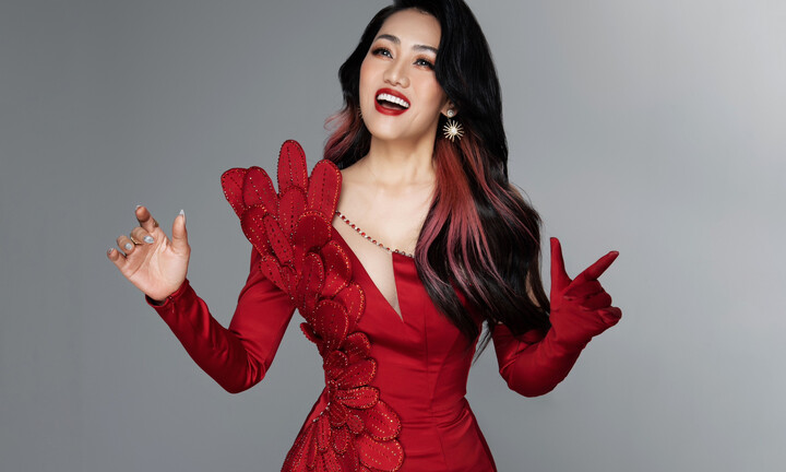 Ca sĩ Minh Thu 'lột xác' sau 25 năm 'đứng im hát'