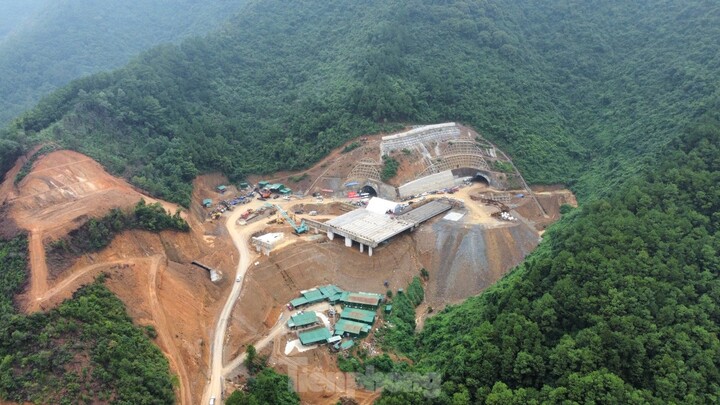Thông hầm dài nhất tuyến cao tốc Diễn Châu - Bãi Vọt