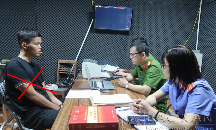 Khởi tố nam thanh niên dùng clip nhạy cảm để tống tiền bạn gái cũ