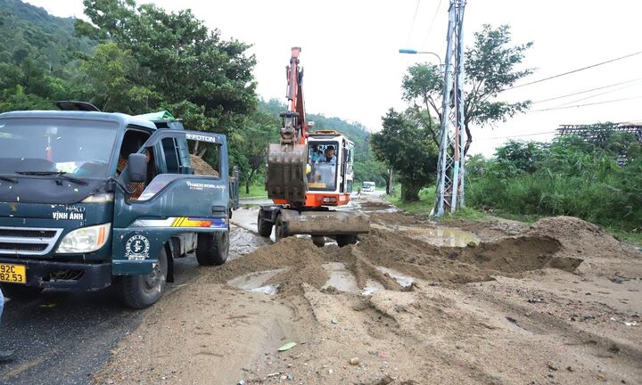 Đà Nẵng đóng các tuyến đường du lịch lên bán đảo Sơn Trà, thông xe đèo Hải Vân