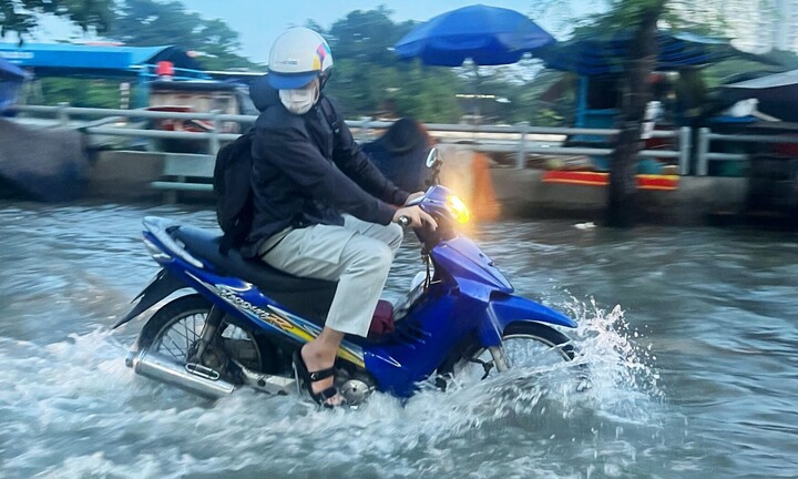 Dự báo thời tiết TP.HCM hôm nay 15/10: Chiều tối mưa rào và dông