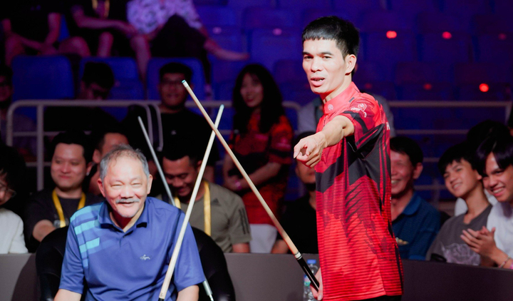 Cơ thủ Việt Nam biểu diễn trước huyền thoại Efren Reyes khiến khán giả vỡ òa