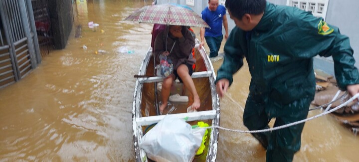 Thuỷ điện và hồ chứa nước lớn nhất tỉnh Thừa Thiên - Huế đồng loạt xả nước