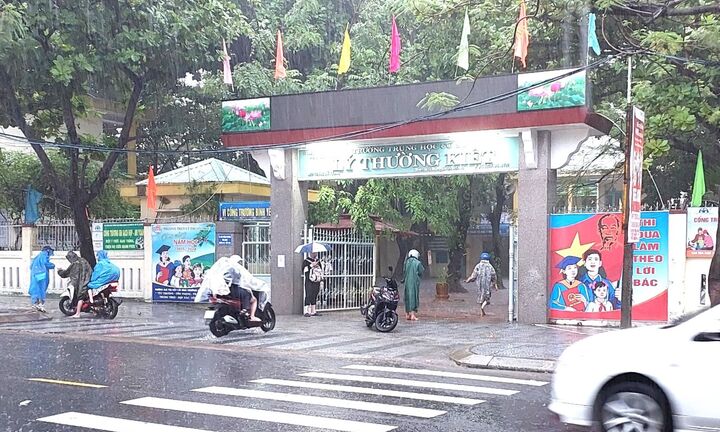 Mưa lũ diễn biến phức tạp, học sinh Đà Nẵng tiếp tục nghỉ học ngày 18/10 