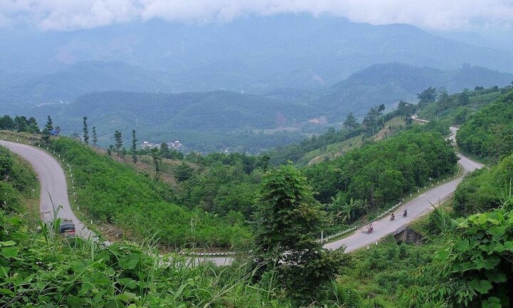 Cung đường đèo phủ biển mây cực đỉnh nằm giữa Quảng Ngãi - Kon Tum