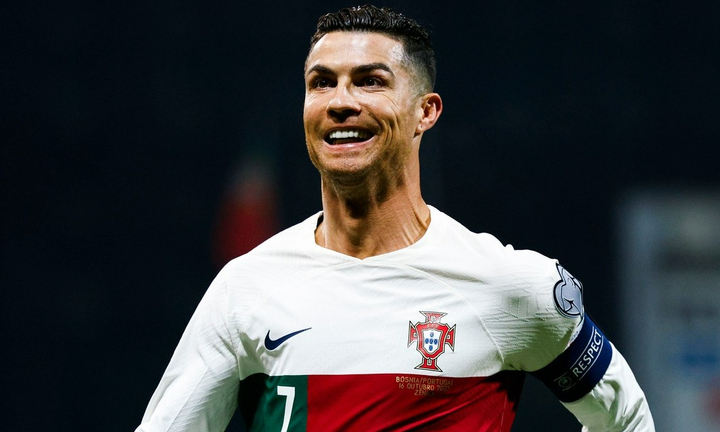 Ronaldo lập cú đúp, Bồ Đào Nha chắc ngôi đầu vòng loại EURO 2024