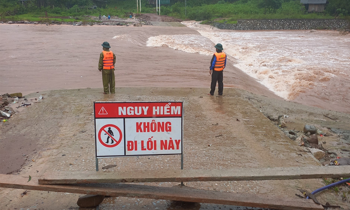 Thủ tướng yêu cầu dự trữ lương thực đề phòng mưa lũ gây chia cắt nhiều ngày