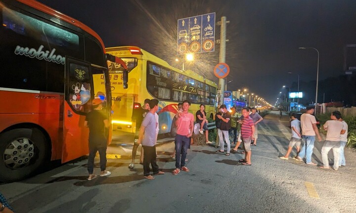 TP.HCM: Thu tiền nhưng không đưa vé, loạt xe khách bị tước phù hiệu