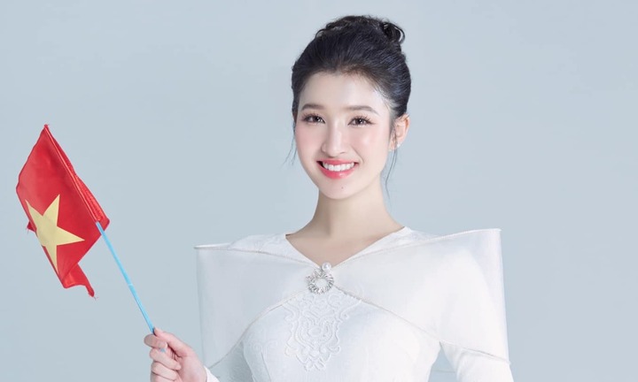 Á hậu Phương Nhi hé lộ trang phục cho phỏng vấn kín tại Miss International
