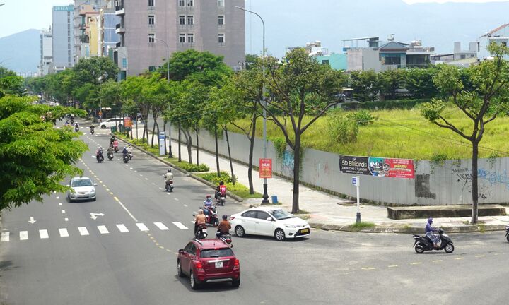 Không được lùi ô tô trong trường hợp nào?