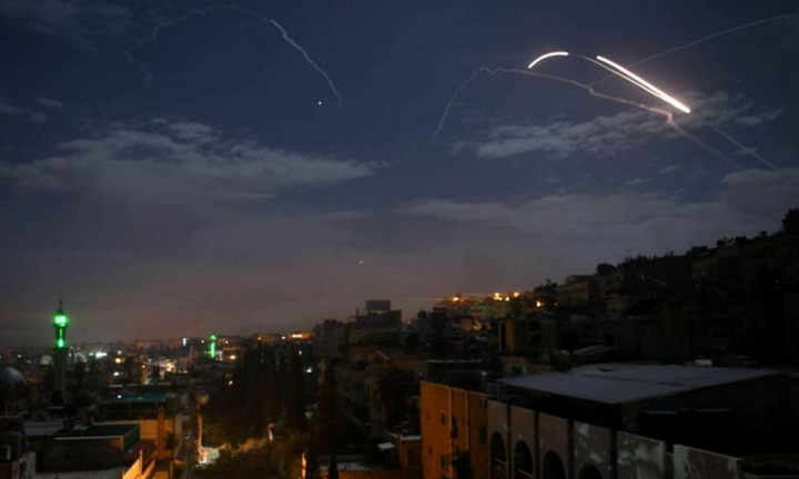 2 sân bay lớn nhất ở Syria bị tấn công