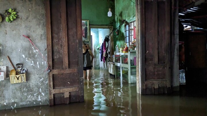 Mưa cực lớn làm TP Đông Hà ngập sâu, thuỷ điện ở Huế tăng cường xả nước