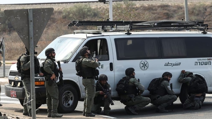 Israel thả tờ rơi ở Gaza, treo thưởng người cung cấp thông tin về con tin