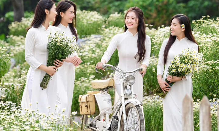 Dự báo thời tiết ngày 25/10: Bắc Bộ trời nắng, Trung Bộ mưa lớn giảm dần