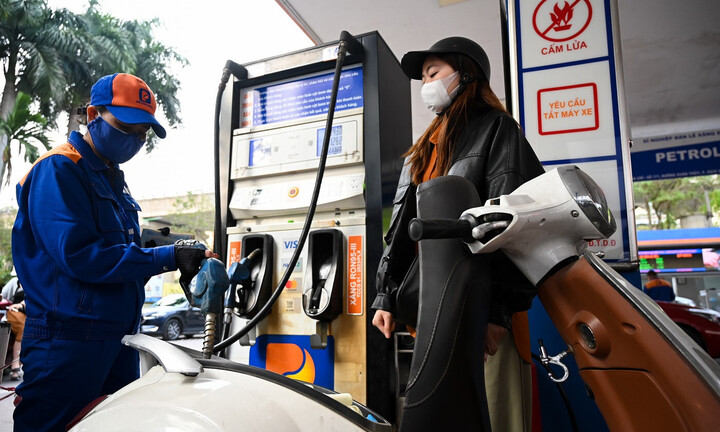Vì sao xe tay ga đắt tiền nên dùng xăng A95?