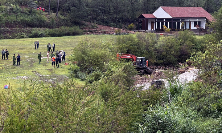 Tạm dừng hoạt động khu du lịch sau vụ lũ cuốn 4 du khách nước ngoài tử vong