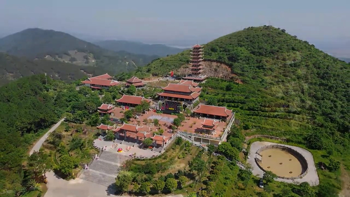 Ngôi chùa trên núi ở Nghệ An giữ 4 kỷ lục Việt Nam