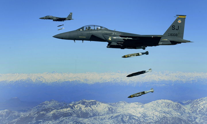 Mỹ bất ngờ tấn công lực lượng thân Iran