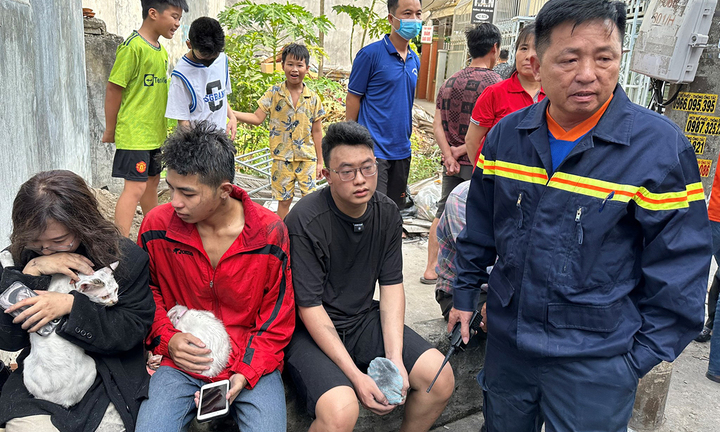 Giải cứu ba nạn nhân mắc kẹt trên tầng 3 nhà trọ bị cháy ở Hải Phòng