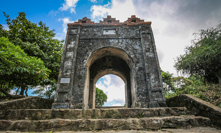 Khám phá 'cổng trời' gần 200 tuổi trên đỉnh Đèo Ngang