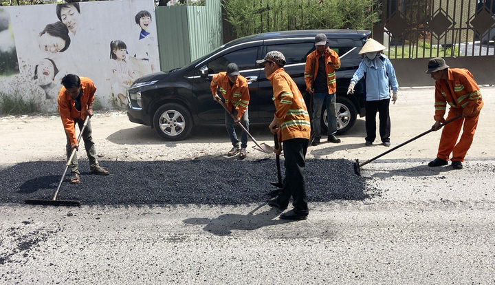 TP.HCM: Sửa chữa đường Nguyễn Hoàng đầy rẫy 'ổ gà' 