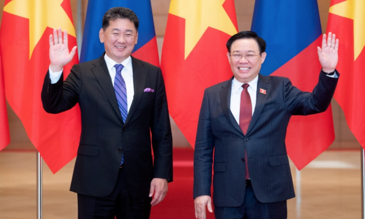 Chủ tịch Quốc hội Vương Đình Huệ hội kiến Tổng thống Mông Cổ