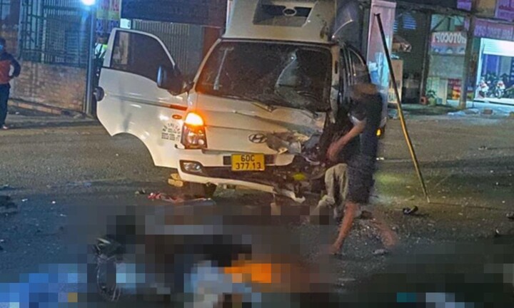 Xe tải va chạm với xe máy 'kẹp 4' ở Đồng Nai, 3 người tử vong
