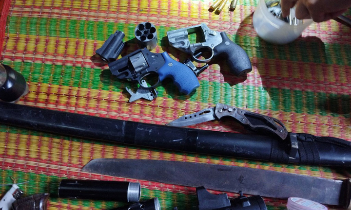 Ngăn chặn hỗn chiến, công an phát hiện loạt vũ khí nóng