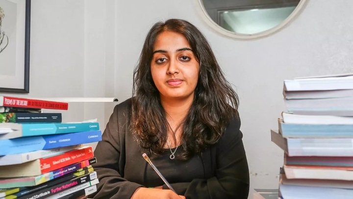 Nữ sinh có IQ cao hơn thiên tài Einstein tiết lộ thói quen ngủ kỳ lạ