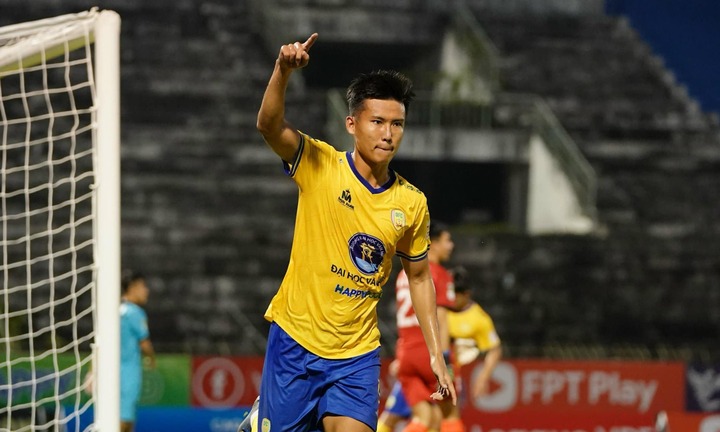 CLB Đồng Tháp đánh bại Hòa Bình