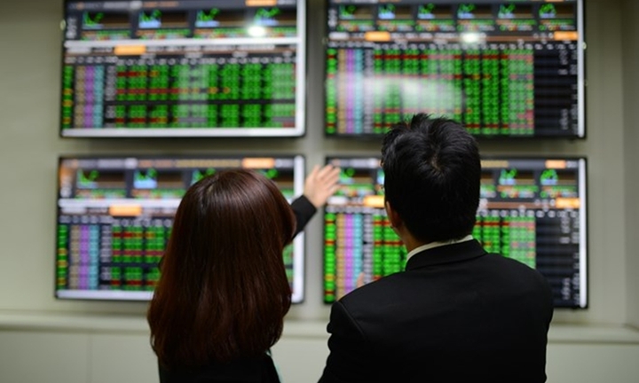 Bùng nổ cuối phiên, VN-Index tăng 33 điểm, vượt mốc 1.100