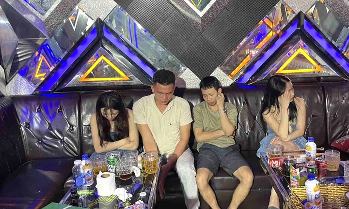 Nhân viên quán karaoke ở Quảng Nam 'mở tiệc' ma túy cho khách