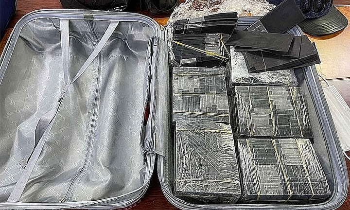 Đề nghị truy tố 2 kẻ nhuộm đen hơn 1 triệu USD giả, mang ra nước ngoài bán