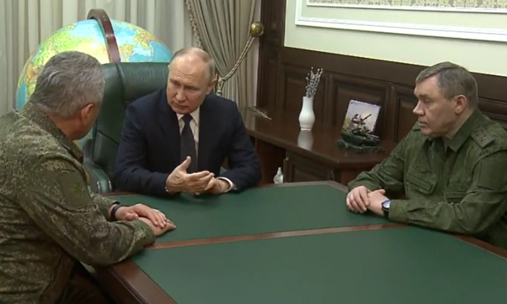 Tổng thống Nga Putin bất ngờ thị sát sở chỉ huy hoạt động quân sự ở Ukraine