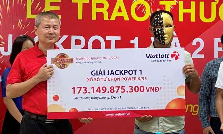 Người trúng Vietlott hơn 173 tỷ đồng thắng giải nhờ tấm vé do máy chọn