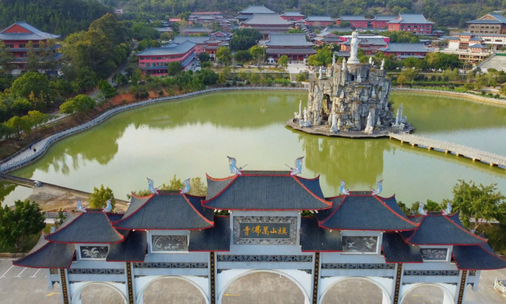 Ngôi chùa cổ nghìn năm tuổi lớn nhất ở Trung Quốc, khách đi bộ cả ngày không hết