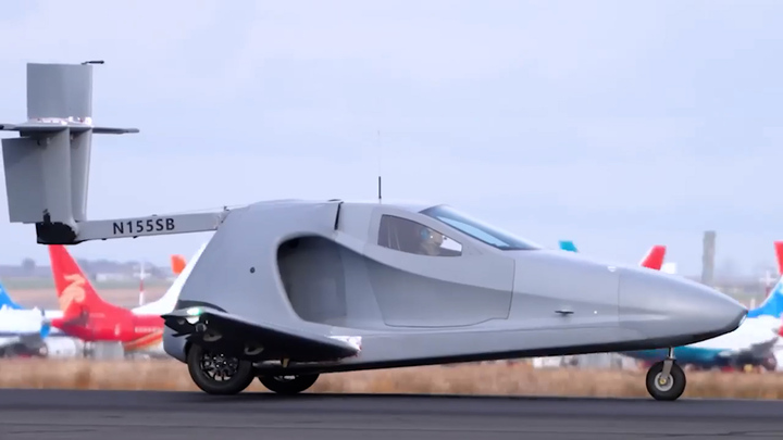 Xe 3 bánh lai máy bay tốc độ 322 km/h 