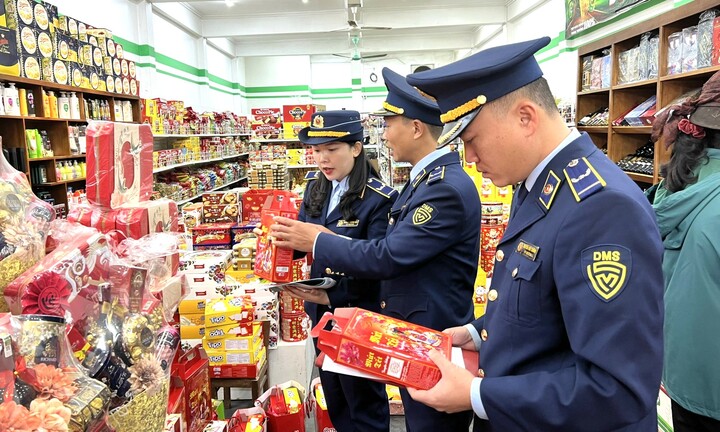 Tăng cường chống buôn lậu và gian lận thương mại dịp Tết Giáp Thìn 2024