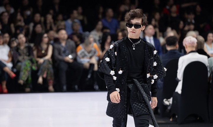 Mẫu nhí Cao Hữu Nhật gây ấn tượng mạnh tại 'Tuần lễ Thời trang Quốc tế Việt Nam'